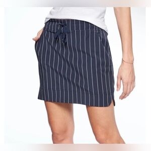 Athleta women’s midtown navy pinstripe skort size 8